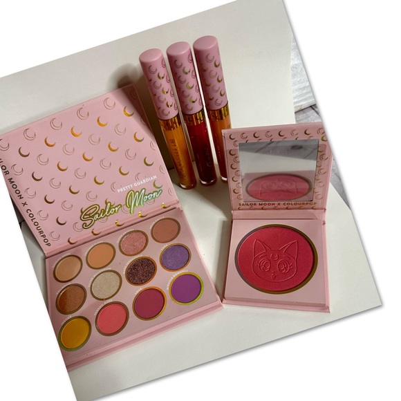 💋 SAILOR MOON SET OF ULTRA GLOSSY LIPSTICK pressed powder palette and BLUSH